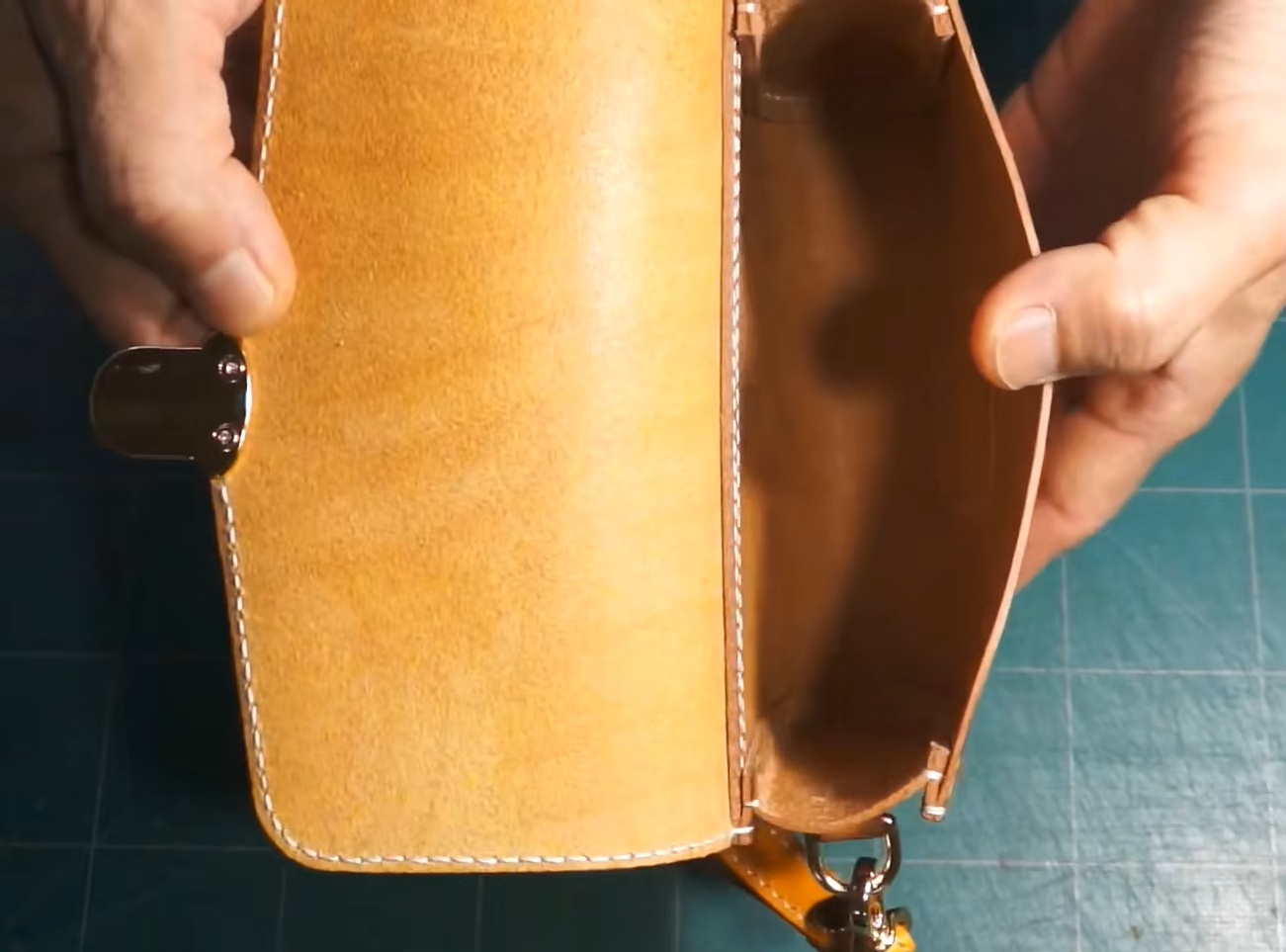 แม่พิมพ์มีด 160x110 มม. แม่พิม - Leatherwork Press บทวิจารณ์และราคา